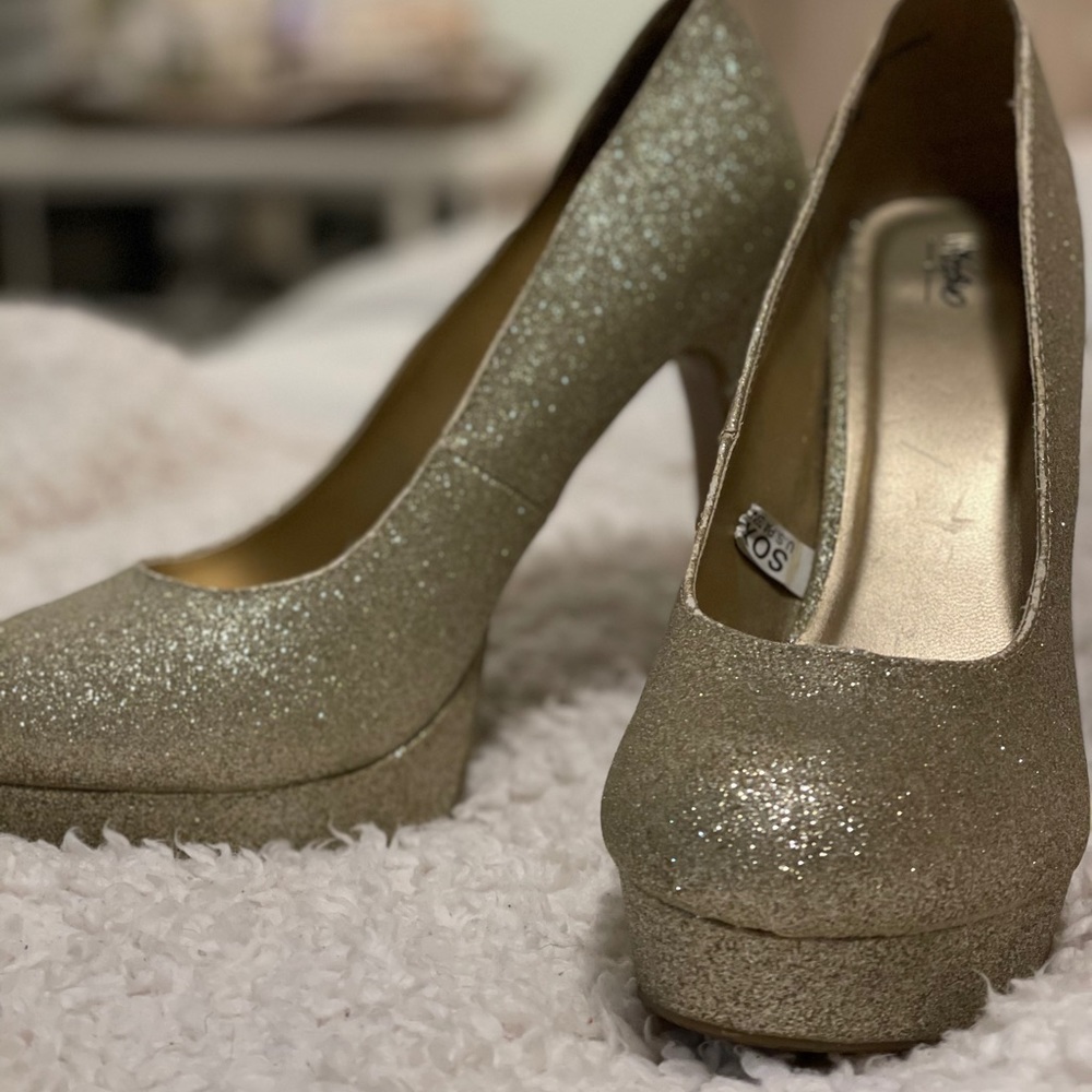 Gold Glitter Platform Pumps
